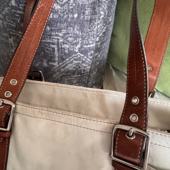 Coach Hampton Large Tote - Picture 2 of 4